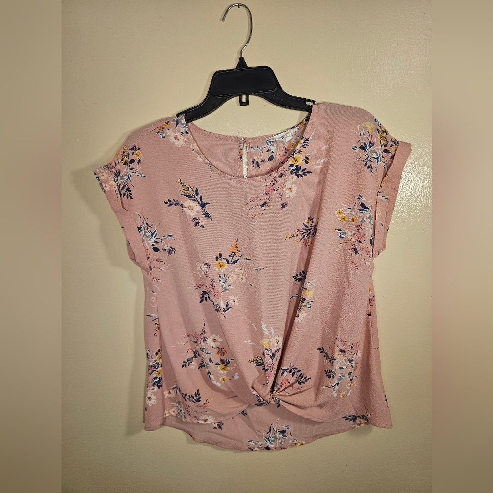PINK ROSE Women's Sz M Short Sleeve Pink Flowery Knotted Front T-shirt
(INV#A24)